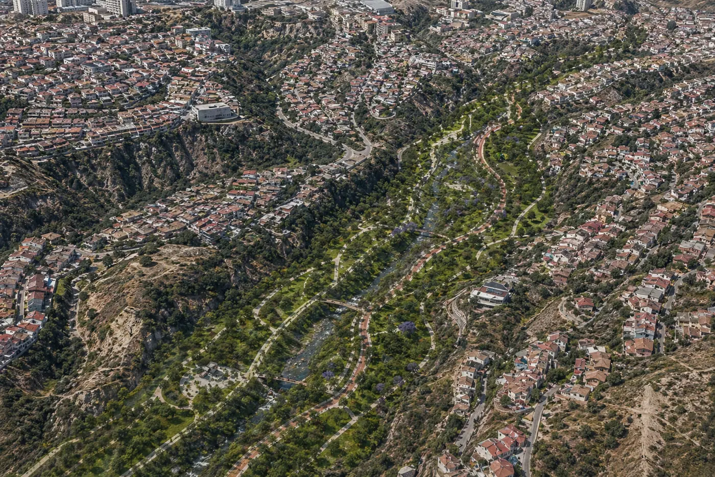 Vista aérea del corredor verde insertado entre las barrancas y el tejido urbano